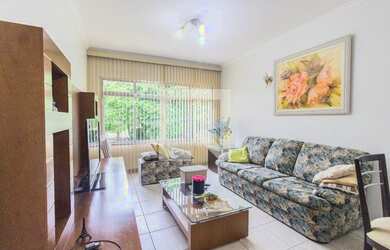 Imagem: A casa possui 3 Dormitórios, 1 Suíte, 3 Banheiros, 3 Vagas