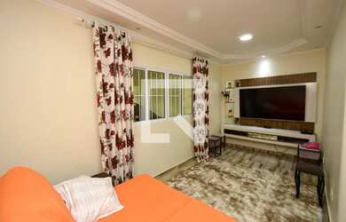 Imagem: A casa possui 3 Dormitórios, 2 Banheiros, 3 Vagas na garagem