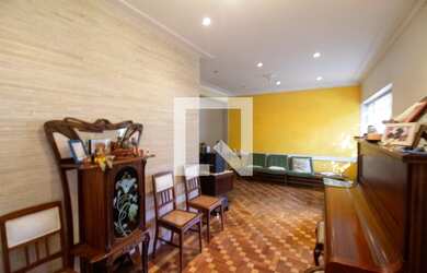 Imagem: A casa possui 3 Dormitórios, 1 Suíte, 2 Banheiros, 2 Vagas