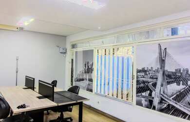 Imagem: A casa possui 5 Dormitórios, 1 Suíte, 5 Banheiros, 9 Vagas