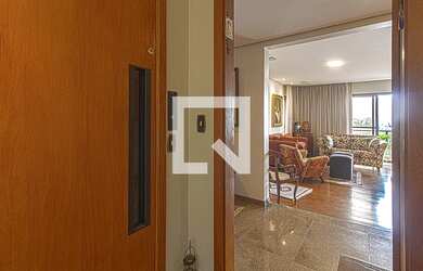 Imagem: O apartamento possui 4 Dormitórios, 2 Suítes, 5 Banheiros