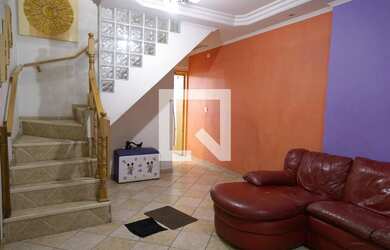 Imagem: A casa possui 5 Dormitórios, 2 Suítes, 5 Banheiros, 2 Vagas