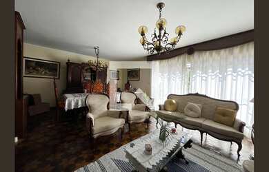 Imagem: A casa possui 3 Dormitórios, 1 Suíte, 3 Banheiros, 4 Vagas