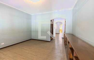 Imagem: A casa possui 3 Dormitórios, 2 Suítes, 4 Banheiros, 2 Vagas