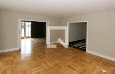 Imagem: A casa à venda possui 4 Dormitórios, 4 Suítes, 7 Banheiros