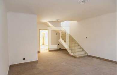 Imagem: A casa à venda possui 3 Dormitórios, 1 Suíte, 2 Banheiros