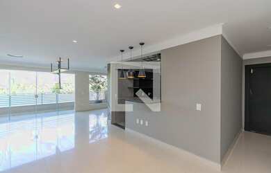 Imagem: A casa em condomínio possui 3 Dormitórios, 3 Suítes, 4 Banheiros