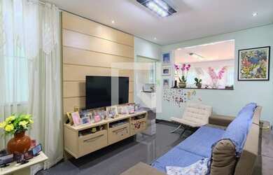 Imagem: A casa possui 3 Dormitórios, 1 Suíte, 3 Banheiros, 3 Vagas