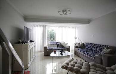 Imagem: A casa possui 4 Dormitórios, 3 Suítes, 5 Banheiros, 3 Vagas