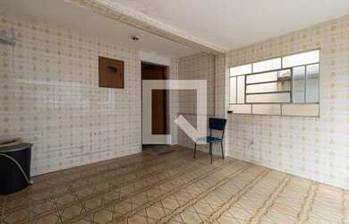 Imagem: A casa possui 3 Dormitórios, 2 Banheiros, 1 Vaga na garagem