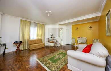 Imagem: O apartamento possui 2 Dormitórios, 1 Suíte, 2 Banheiros