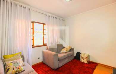 Imagem: A casa possui 3 Dormitórios, 1 Suíte, 4 Banheiros, 8 Vagas