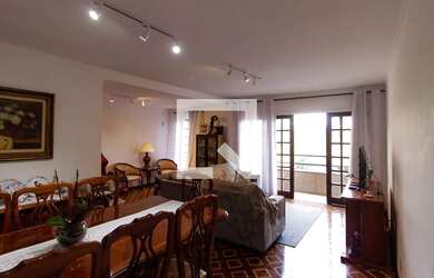 Imagem: A casa possui 3 Dormitórios, 1 Suíte, 4 Banheiros, 10 Vagas