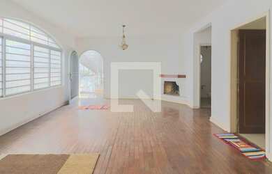 Imagem: A casa possui 3 Dormitórios, 1 Suíte, 2 Banheiros, 3 Vagas