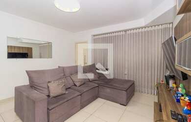 Imagem: A casa possui 3 Dormitórios, 3 Suítes, 5 Banheiros, 4 Vagas