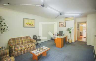 Imagem: A casa possui 3 Dormitórios, 2 Banheiros, 1 Vaga na garagem