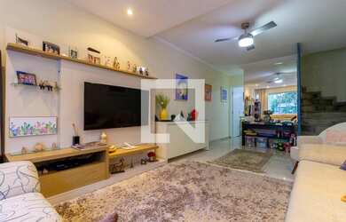 Imagem: A casa à venda possui 2 Dormitórios, 1 Suíte, 3 Banheiros