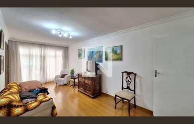 Imagem: A casa possui 3 Dormitórios, 1 Suíte, 4 Banheiros, 2 Vagas