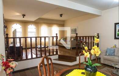 Imagem: A casa possui 3 Dormitórios, 1 Suíte, 4 Banheiros, 4 Vagas