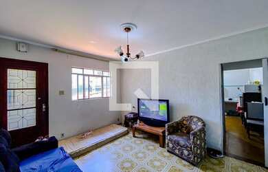 Imagem: A casa possui 4 Dormitórios, 3 Banheiros, 2 Vagas na garagem