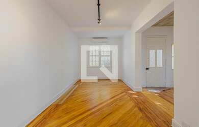 Imagem: A casa possui 3 Dormitórios, 1 Suíte, 3 Banheiros, 3 Vagas