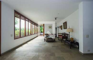 Imagem: A casa possui 6 Dormitórios, 5 Suítes, 6 Banheiros, 6 Vagas