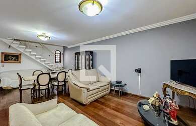 Imagem: A casa à venda possui 3 Dormitórios, 1 Suíte, 3 Banheiros