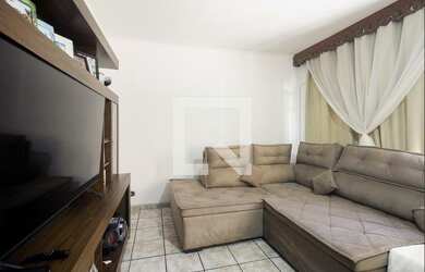 Imagem: A casa possui 3 Dormitórios, 1 Suíte, 2 Banheiros, 3 Vagas