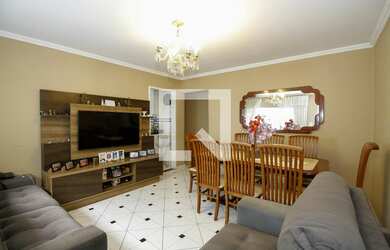 Imagem: O apartamento possui 3 Dormitórios, 1 Banheiro, 1 Vaga na garagem