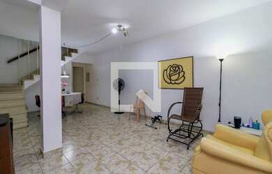 Imagem: A casa possui 3 Dormitórios, 2 Banheiros, 1 Vaga na garagem