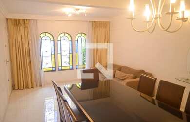 Imagem: A casa possui 3 Dormitórios, 1 Suíte, 4 Banheiros, 4 Vagas