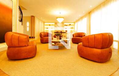 Imagem: A casa possui 5 Dormitórios, 5 Suítes, 8 Banheiros, 7 Vagas