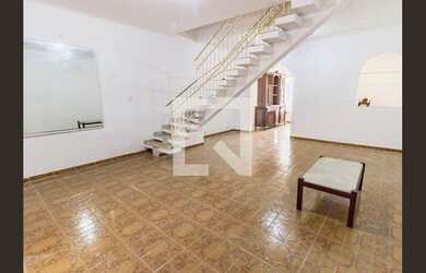 Imagem: A casa possui 3 Dormitórios, 1 Suíte, 2 Banheiros, 2 Vagas