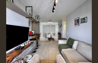 Imagem: O apartamento possui 2 Dormitórios, 1 Suíte, 2 Banheiros