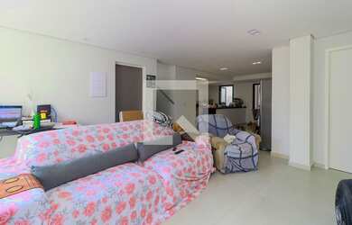 Imagem: A casa possui 3 Dormitórios, 2 Suítes, 4 Banheiros, 1 Vaga