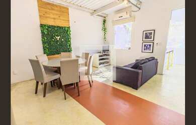 Imagem: A casa possui 2 Dormitórios, 1 Banheiro, 4 Vagas na garagem