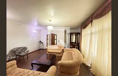 Imagem: A casa e possui 4 Dormitórios, 3 Suítes, 6 Banheiros, 6 Vagas