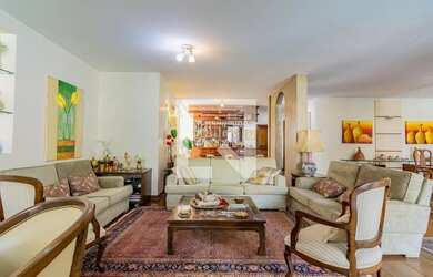 Imagem: A casa possui 5 Dormitórios, 4 Suítes, 7 Banheiros, 4 Vagas