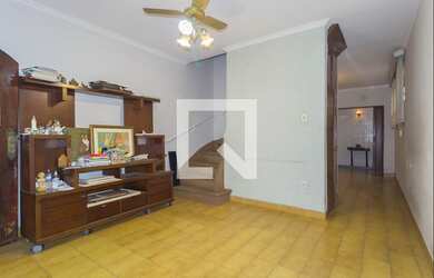 Imagem: A casa possui 5 Dormitórios, 4 Banheiros, 2 Vagas na garagem