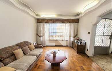 Imagem: A casa possui 4 Dormitórios, 4 Suítes, 7 Banheiros, 3 Vagas