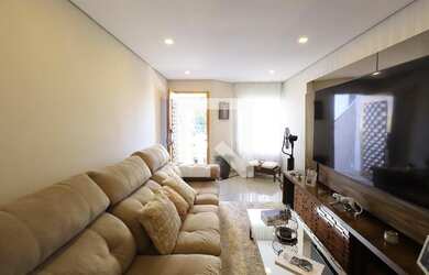 Imagem: A casa possui 3 Dormitórios, 3 Suítes, 4 Banheiros, 3 Vagas