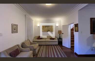 Imagem: A casa possui 3 Dormitórios, 3 Suítes, 3 Banheiros e 300m²