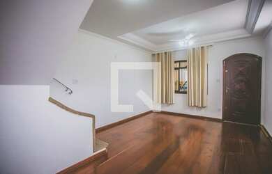 Imagem: A casa possui 3 Dormitórios, 2 Suítes, 2 Banheiros, 1 Vaga