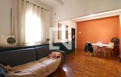 Imagem: A casa possui 4 Dormitórios, 2 Banheiros, 2 Vagas na garagem