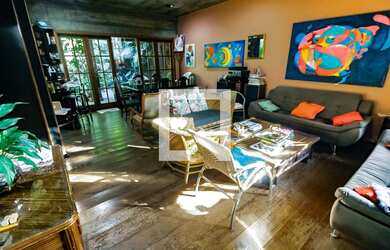 Imagem: A casa possui 3 Dormitórios, 1 Suíte, 3 Banheiros, 4 Vagas