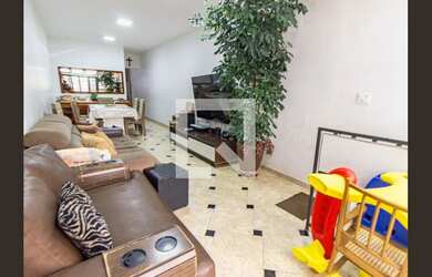 Imagem: A casa possui 4 Dormitórios, 2 Suítes, 5 Banheiros, 2 Vagas