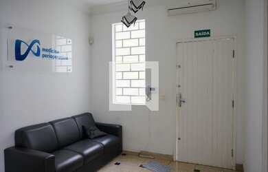 Imagem: A casa possui 7 Dormitórios, 1 Suíte, 5 Banheiros, 3 Vagas