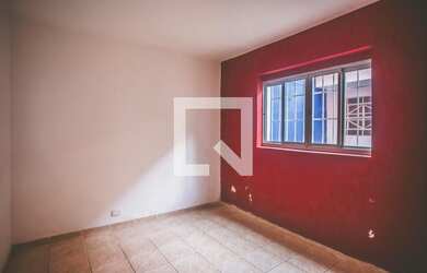 Imagem: A casa possui 4 Dormitórios, 1 Banheiro, 3 Vagas na garagem