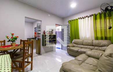 Imagem: A casa possui 4 Dormitórios, 4 Banheiros, 4 Vagas na garagem