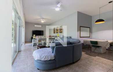 Imagem: A casa possui 3 Dormitórios, 3 Banheiros, 3 Vagas na garagem